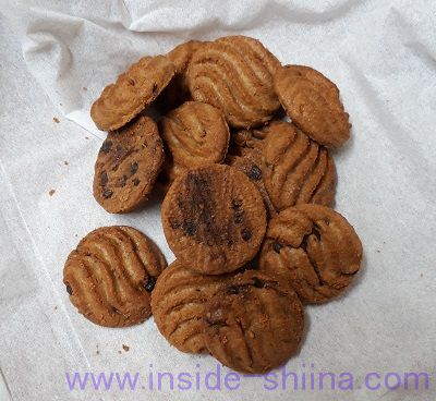 ローソン 小麦ブランとチアシードのチョコチップクッキー 見た目