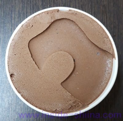 エッセルスーパーカップチョコクッキー  見た目