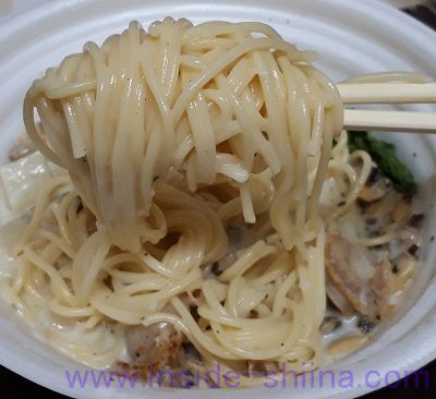 魚介の旨味あさりと帆立のクラムチャウダーパスタ（セブン） 麺