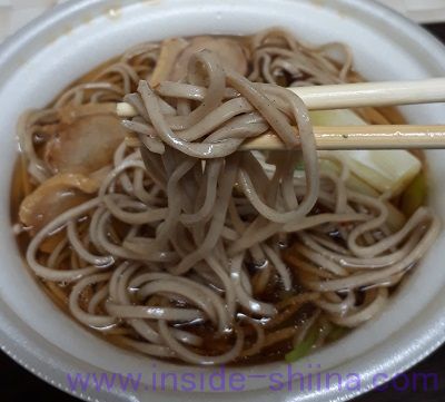 鴨南蛮そば（ミニストップ） 麺