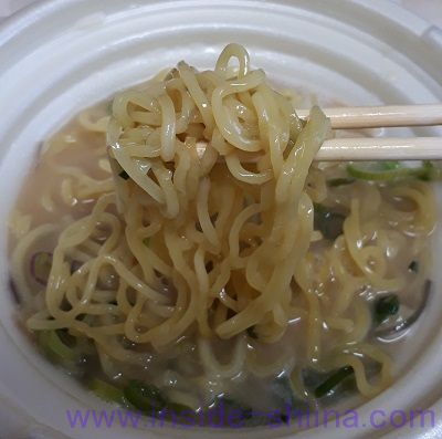 鶏白湯ラーメン(セブン) 麺