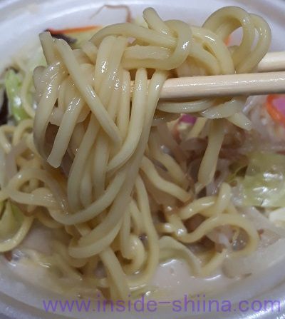 1/2日分の国産野菜ちゃんぽん(ミニストップ) 麺