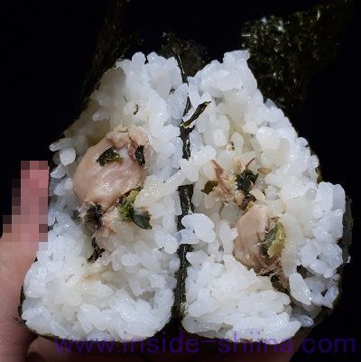 大根葉入り鯖ほぐしおにぎり（ミニストップ） 見た目