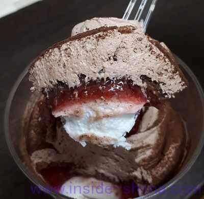 まるごと苺のベルギーチョコショート（ミニストップ） 中身