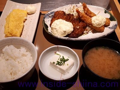 チキン南蛮とエビフライの定食（やよい軒） カロリー 糖質