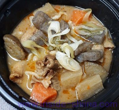 根菜が入った濃厚ピリ辛もつ煮込み(セブン) 見た目