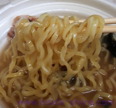 焼あごだし塩ラーメン（セブン） 麺