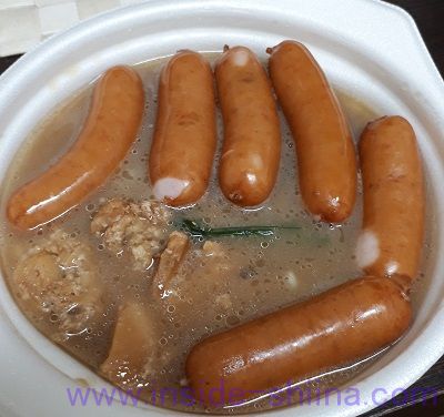 たんぱく質が摂れる鶏鍋豚骨醤油味（セブン） シャウエッセン