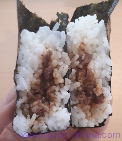 牛サガリ焼肉おにぎり（ミニストップ） 中身