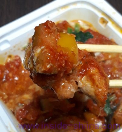 鶏のトマト煮（セブン） 一口