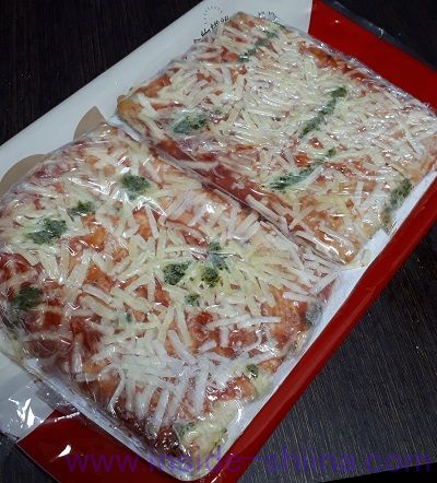 糖質86%カットのピザ マルゲリータ（シャトレーゼ） 中身