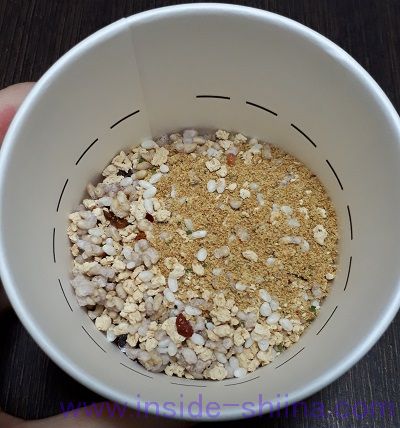 満足カップライス スパイシーカレー味 中身２