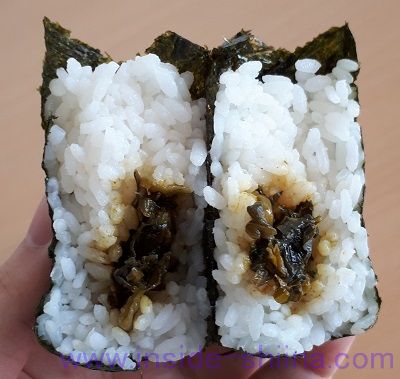 ピリ辛高菜おにぎり（ファミマ） 中身
