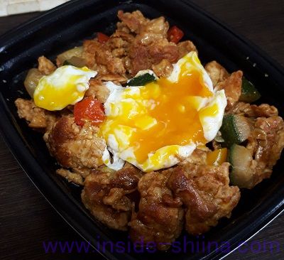 鶏ひき肉のカレー炒め（温玉入） 見た目