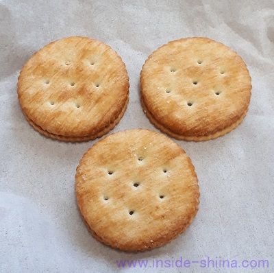 リッツ チョコサンドは3枚ずつ