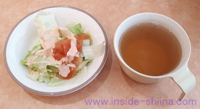 サイゼリヤ ランチのサラダとスープ