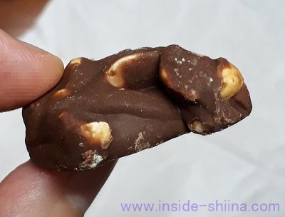 ニッコー お徳用不揃いピーナッツブロックチョコは食べ応えがあり満足感が高い！おすすめです！