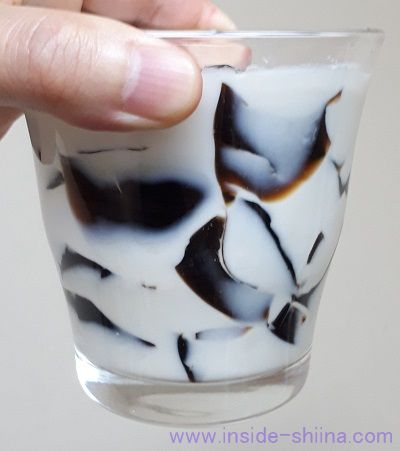 業務スーパーのコーヒーゼリーの牛乳アレンジ、クラッシュゼリー飲料！