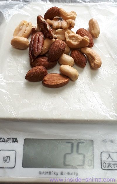 手のひら1杯のミックスナッツは何グラム？