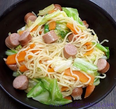 マルちゃん焼きそば 塩 見た目