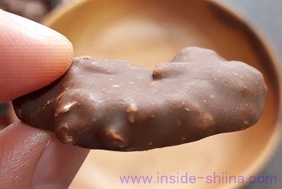 でん六 アーモンドチョコ(ブロック)は気軽に摘まめるサイズ感!濃い味で満足感が高い!