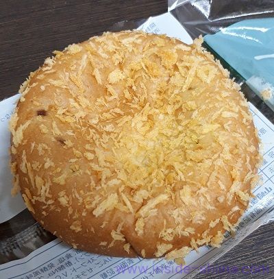 日乃屋カレー監修 焼きカレーパン（ミニストップ）の見た目
