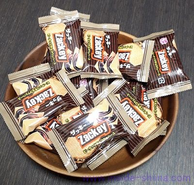 Zackey ピーナッツチョコウエハースの中身
