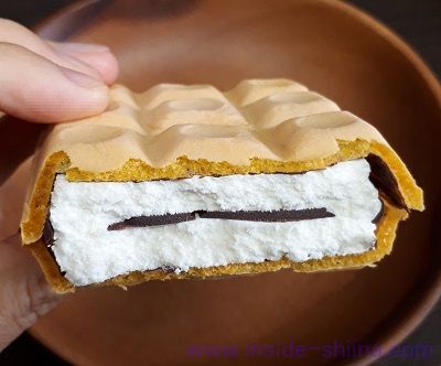 チョコモナカジャンボの中のチョコはパリパリ