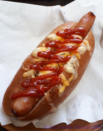 ホットドックとケチャップ