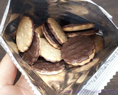 セブン チョコレートビスケットの値段は税込108円！
