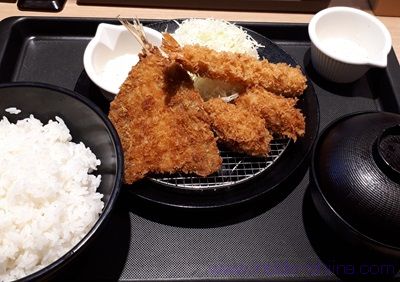 松のや 海鮮盛合せ定食（カキフライ2個・アジフライ1枚・海老フライ1尾）定食