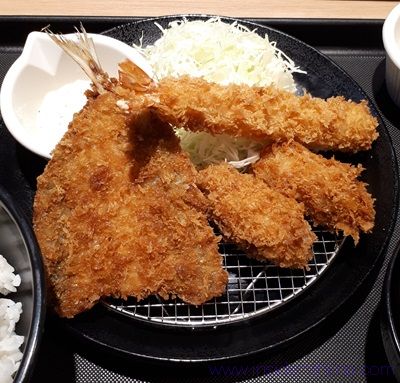 松のや 海鮮盛合せ定食（カキフライ2個・アジフライ1枚・海老フライ1尾）定食のカロリーと糖質