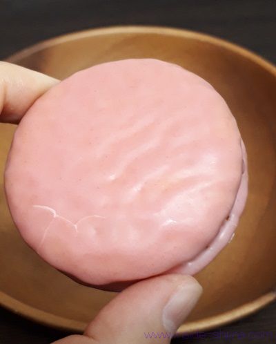 ロッテ チョコパイプレミアム 苺とピスタチオの見た目