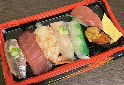 スーパーのお寿司