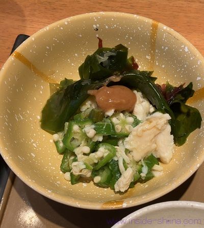 蒸し鶏と海藻のぽん酢和えのカロリーと糖質