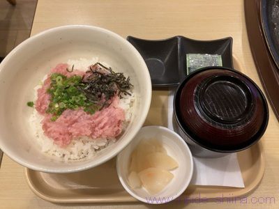 ガスト ねぎとろ丼味噌汁・漬物付き