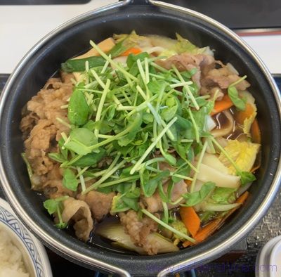 吉野家 牛すき鍋膳のカロリーと糖質