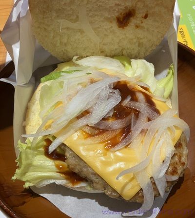 コメダ珈琲店 自慢のドミグラスバーガーのカロリーと糖質
