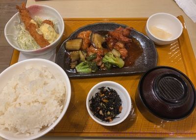 ガスト 彩り野菜の黒酢から揚げ和膳 海老フライ&カキフライ付き