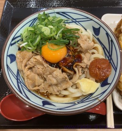 丸亀製麺 こく旨豚玉ぶっかけと天ぷらのカロリーと糖質
