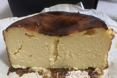 真っ黒バスクチーズケーキはボリューミー