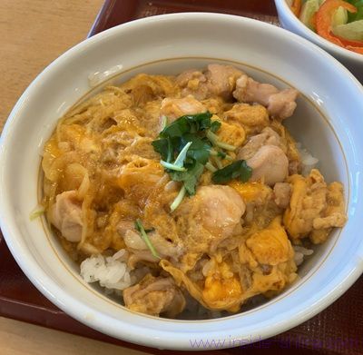 なか卯 親子丼のカロリーと糖質