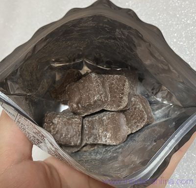 ファミマ しっとり食感のガトーショコラ風チョコの中身