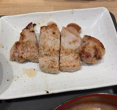 松屋 厚切り豚ロースグリル定食のカロリーと糖質