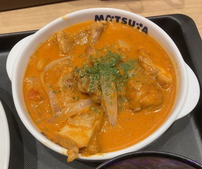 松屋 バターチキンカレーのカロリーと糖質