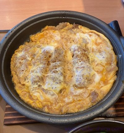 やよい軒 ミックスとじ定食のカロリーと糖質