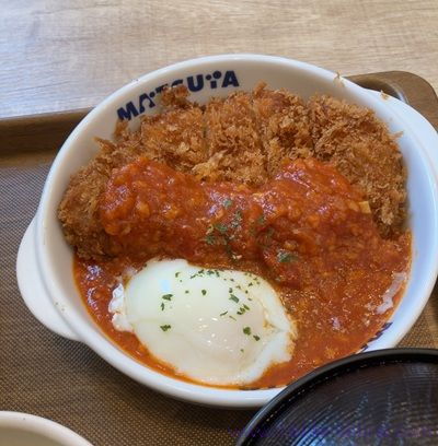 松のや うまトマロースかつ定食のカロリーと糖質