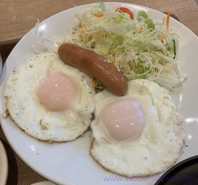 松屋 ソーセージエッグW定食のカロリーと糖質