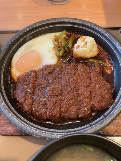 やよい軒 味噌かつ煮定食のカロリーと糖質