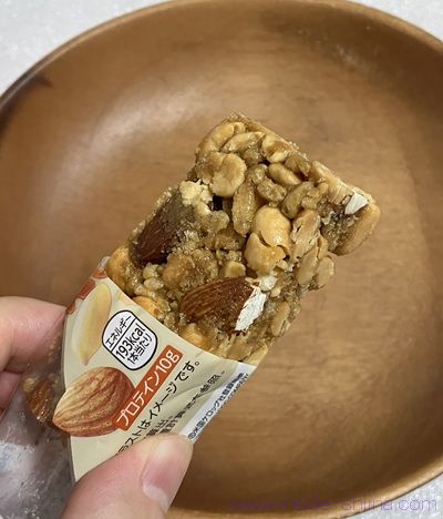 ケロッグ 素材まるごとプロテインバーは美味しい?まずい?味の感想(口コミ)は!